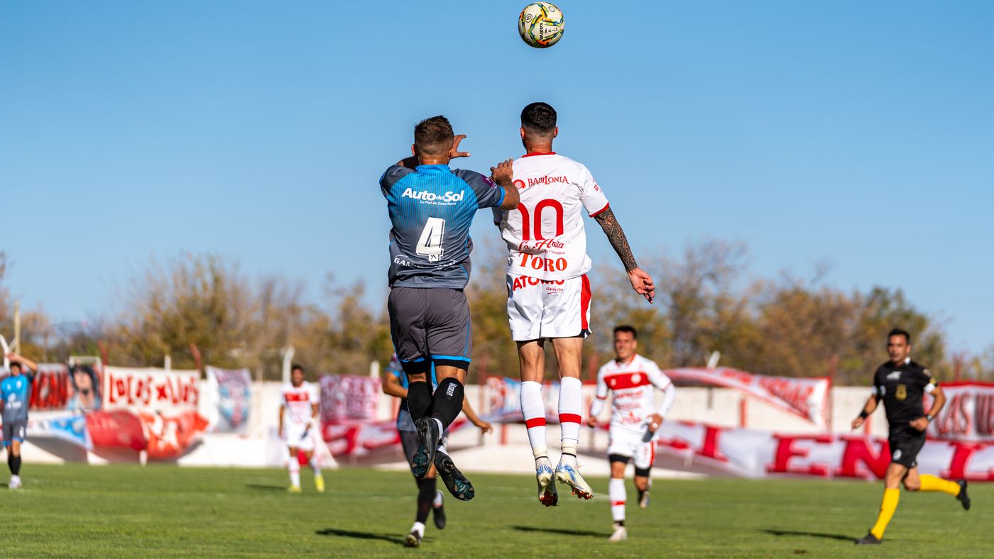 Two players jumping to head the same ball